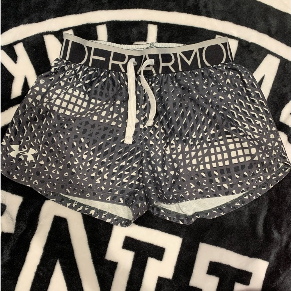 Under armor youth size s/m,  like new. Super cute